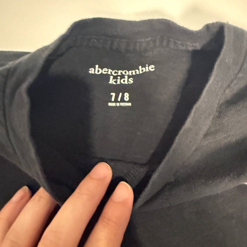 Abercrombie Kids Black Long Sleeve Moose Logo T-Shirt Size 7/8 - Picture 4 of 4